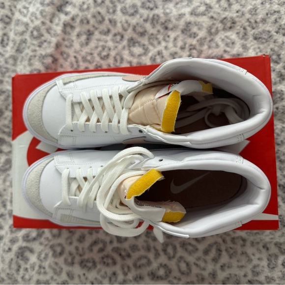 Nike Blazer Mid ‘77 Pink Oxford - Picture 2 of 6